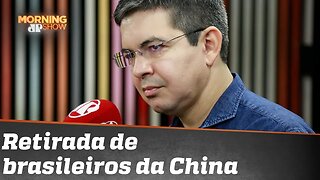 Randolfe Rodrigues sobre retirada de brasileiros da China: 'Antes tarde do que nunca'