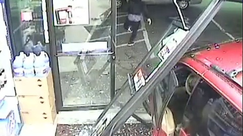 Would-be thieves fail to steal ATM during smash-and-grab in Fairview Park as customers keep shopping