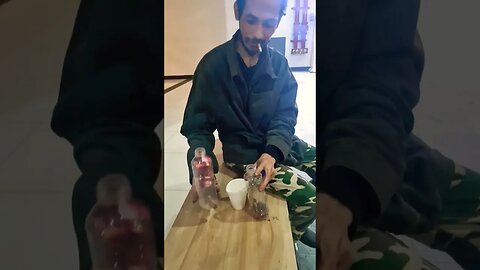 homeless man who keeps lizard as pets in Philippines