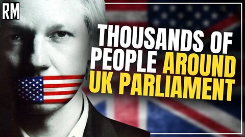 HISTORIC: Thousands of People Formed Human Chain Around UK Parliament for Assange