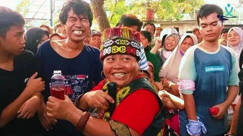 Pengobatan Ibu Ida Dayak, tangan bergelombang dan bisu, terharu diatasi atas kehendak Yang Kuasa