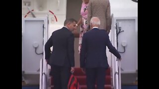 Hunter Biden Boards Air Force One With Joe Biden To Fly Off On Vacation