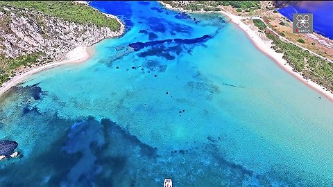 Drone captures secret tropical paradise beach in Greece