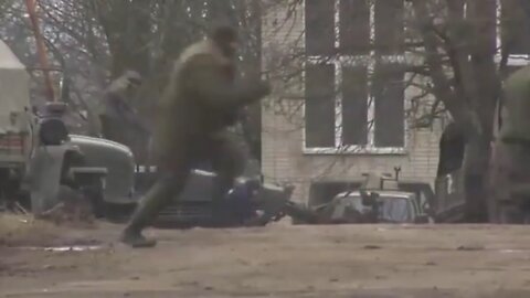 "🔴 Ukraine War - Russian Soldiers Abandon Their Vehicles And Run For Cover Under Heavy Artillery Fir