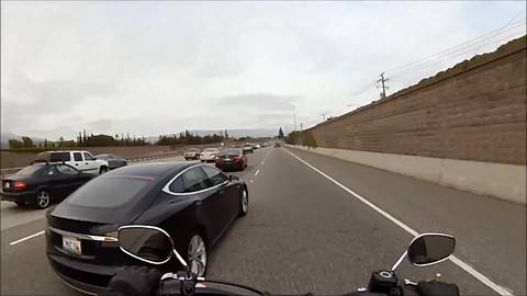 Dangerous road range encounter between motorcycle and Tesla