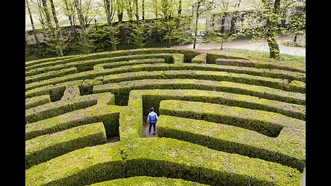 A Maze of Historical Knowledge