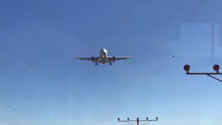 A United flight on approach