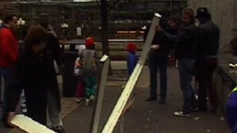 Vault: Ku Klux Klan erects cross on Cincinnati's Fountain Square in 1992