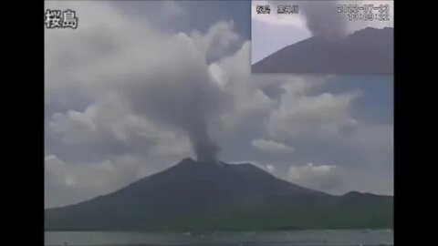 Volcano in Japan Sakurajima erupts