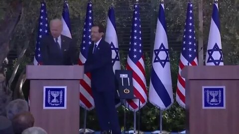 Joe Biden tried to shake hands with empty air again. THRU!