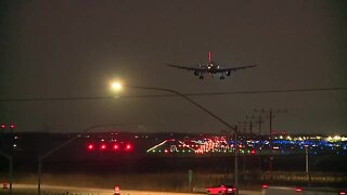 'Let's cross our fingers.' Air traffic controllers say DTW has faulty approach lighting system