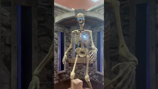 Huge Talking Skeleton Spooky!!!