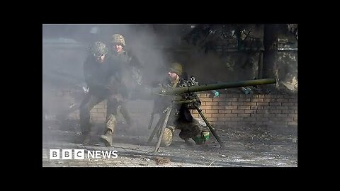 Ukraine frontline fighting: Russian forces advance in Bakhmut - BBC News