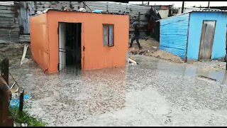 Torrential rains in Cape Town cause flooding and power outages (7CD)