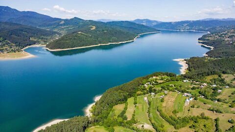Lacul de acumulare "Izvorul Muntelui", cunoscut si sub numele de "Lacul Bicaz" - FILMARE CU DRONA 4K