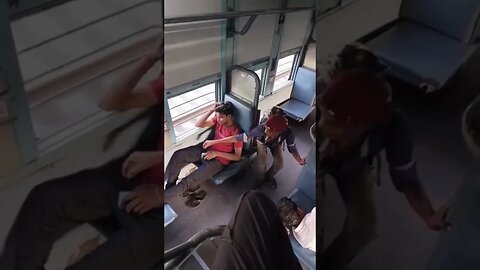 मोबाइल चोरी के ख़ौफ़नाक सच | ट्रेन में हुई घटना #shorts #youtubeshorts
