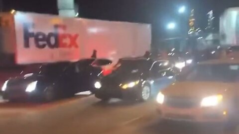 Cars Block A Fed-Ex Semi In Memphis Before Dozens Of Scholars Loot The Truck