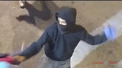 CHICAGO | Horrifying video shows moments before suspect fatally shoots 47-year-old father in alley