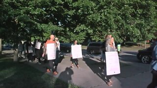 Buffalo teachers picket following delayed contract negotiations