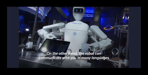 5G ROBOT BARTENDER WITH FACIAL RECOGNITION SERVES UP DRINKS