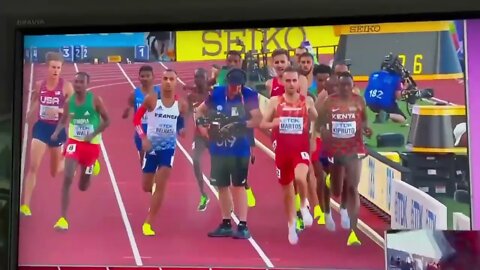 cameraman causes chaos at World Athletics Championships
