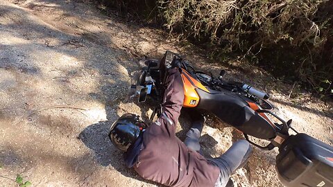 KTM 390 ADVENTURE-CRF 1100 AFRICA TWIN- OFF ROAD SINGLE TRACK ENDURO FAFE - CRASH !!! trilhas, queda