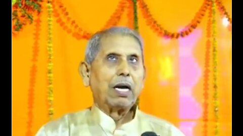 Retired Indian Professor Dies Suddenly Of Heart Attack On Stage In The Middle Of His Speech