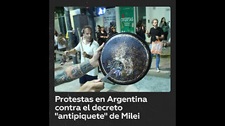 Protestas y cacerolazos en Buenos Aires en rechazo al decreto de Milei