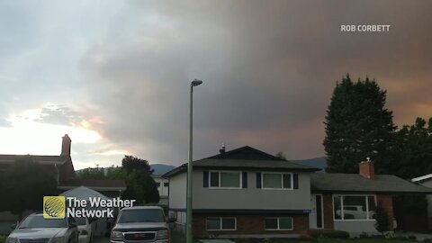 Wildfire smoke in the skies over suburban homes in Kelowna, B.C.