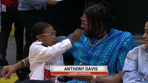 🥰 Lakers Superstar Anthony Davis Brings Daughter To LA Sparks Game vs Chicago Sky @ Crypto.com Arena