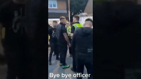 Police Officer takes a fall #funny #pinac #police