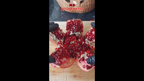 Pomegranate Life Hack 😵: easy way to open a pomegranate✨ what do you want to see next?