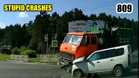 Stupid crashes 809 July 2023 car crash compilation