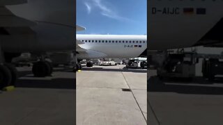 Boarding Lufthansa Airbus A320neo