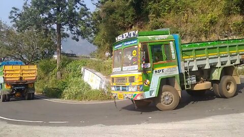 Uturn Hills : Heavyload Lorry Risky Turning | Narrow Hair Pin Bend | Kolli Hills Tamil Nadu