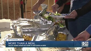 Valley rabbi hosts Thanksgiving meal for refugees
