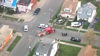 Crash in Detroit causes vehicles to strike 2 separate homes