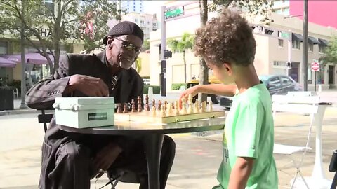 Delray Beach man volunteers teaching young kids how to play chess