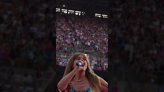 Taylor Swift Always Has The Crowd Screaming (via: sofiaeatsnyc) #music #fyp #taylorswift #erastour