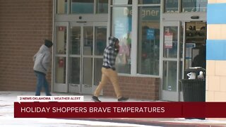 Tulsa shoppers brave frigid holiday temperatures