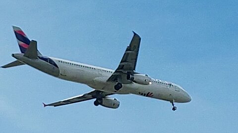 Airbus A321 PT-MXE vindo de Guarulhos para Fortaleza,A321 PT-MXE coming from Guarulhos to Fortaleza