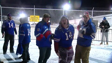 Bills fans brave the cold to give the team a warm welcome