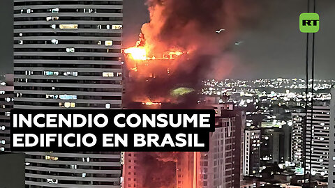Gran incendio devora un edificio en construcción en Brasil