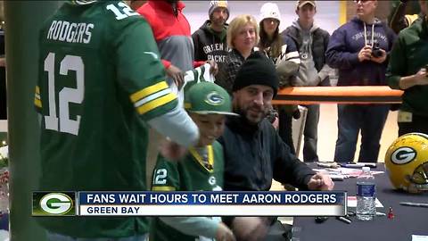 Aaron Rodgers trades signatures for Salvation Army donations