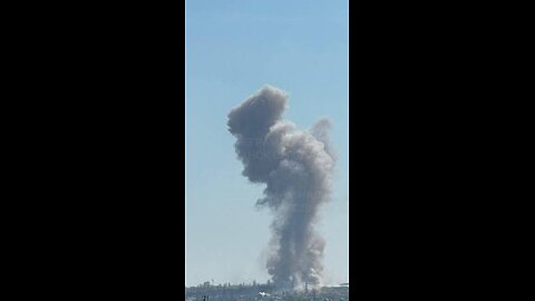 The moment of the explosion in Lugansk. Arrived over a concentration of Russian