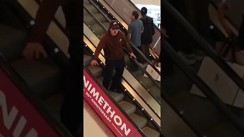 Pranking people on the escalator 🤣🤣 #pranks #escalatorprank #mallprank #mall