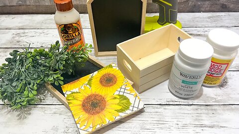 Adorable Sunflower Planter DIY || Using Dollar Tree Chalkboard Signs [1 Easy DIY]