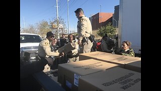 Las Vegas police hand out turkeys to families in need