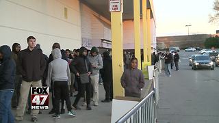 Thousands of Mid-Michigan resident go Black Friday shopping