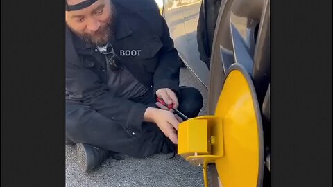 Today's life hack - how to quickly remove immobilization boot - HaloRock